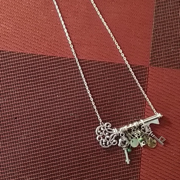 Keys necklace on Sterling plated chain. - Picture 3 of 3